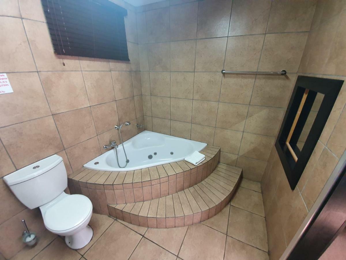 Leach Lodge Kuruman Εξωτερικό φωτογραφία
