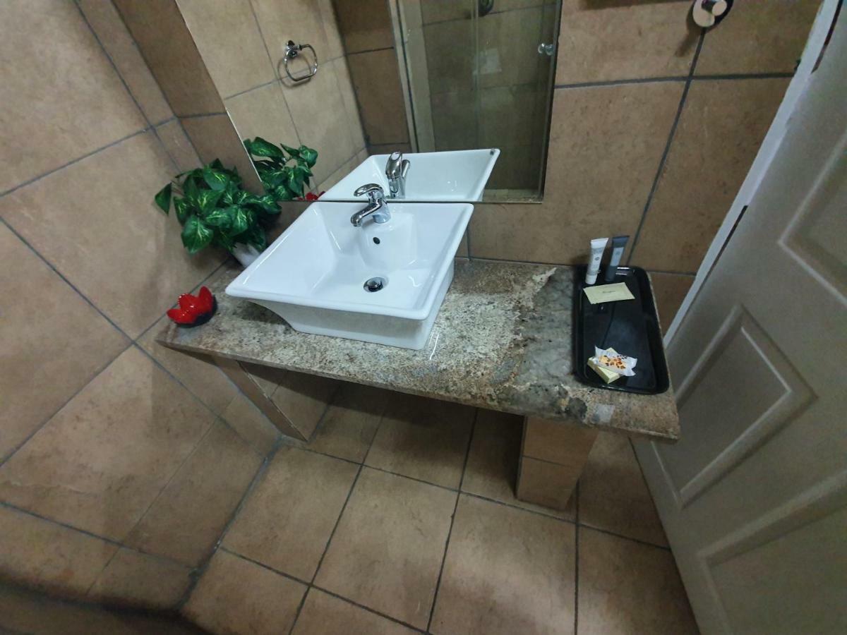 Leach Lodge Kuruman Εξωτερικό φωτογραφία