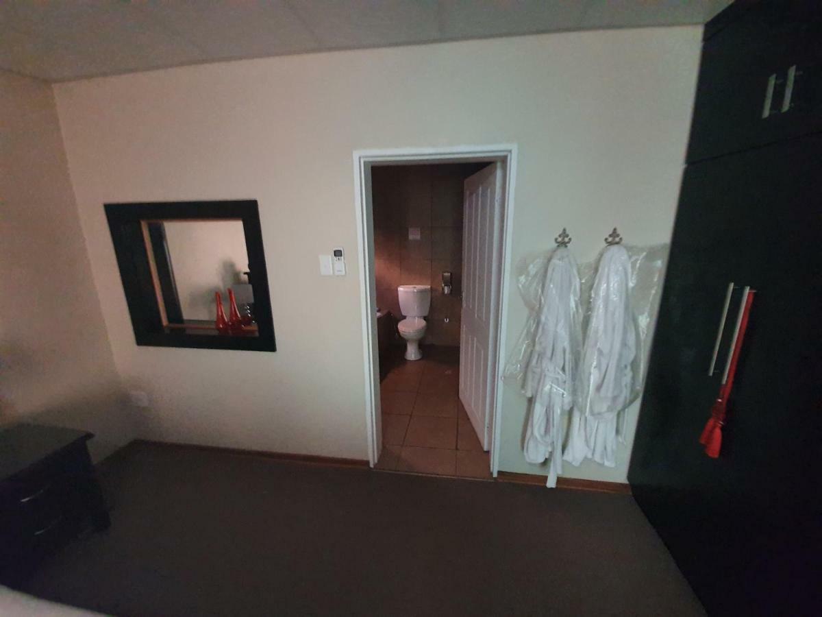 Leach Lodge Kuruman Εξωτερικό φωτογραφία