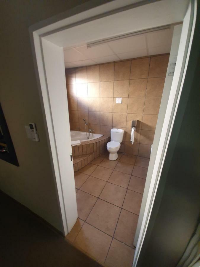 Leach Lodge Kuruman Εξωτερικό φωτογραφία