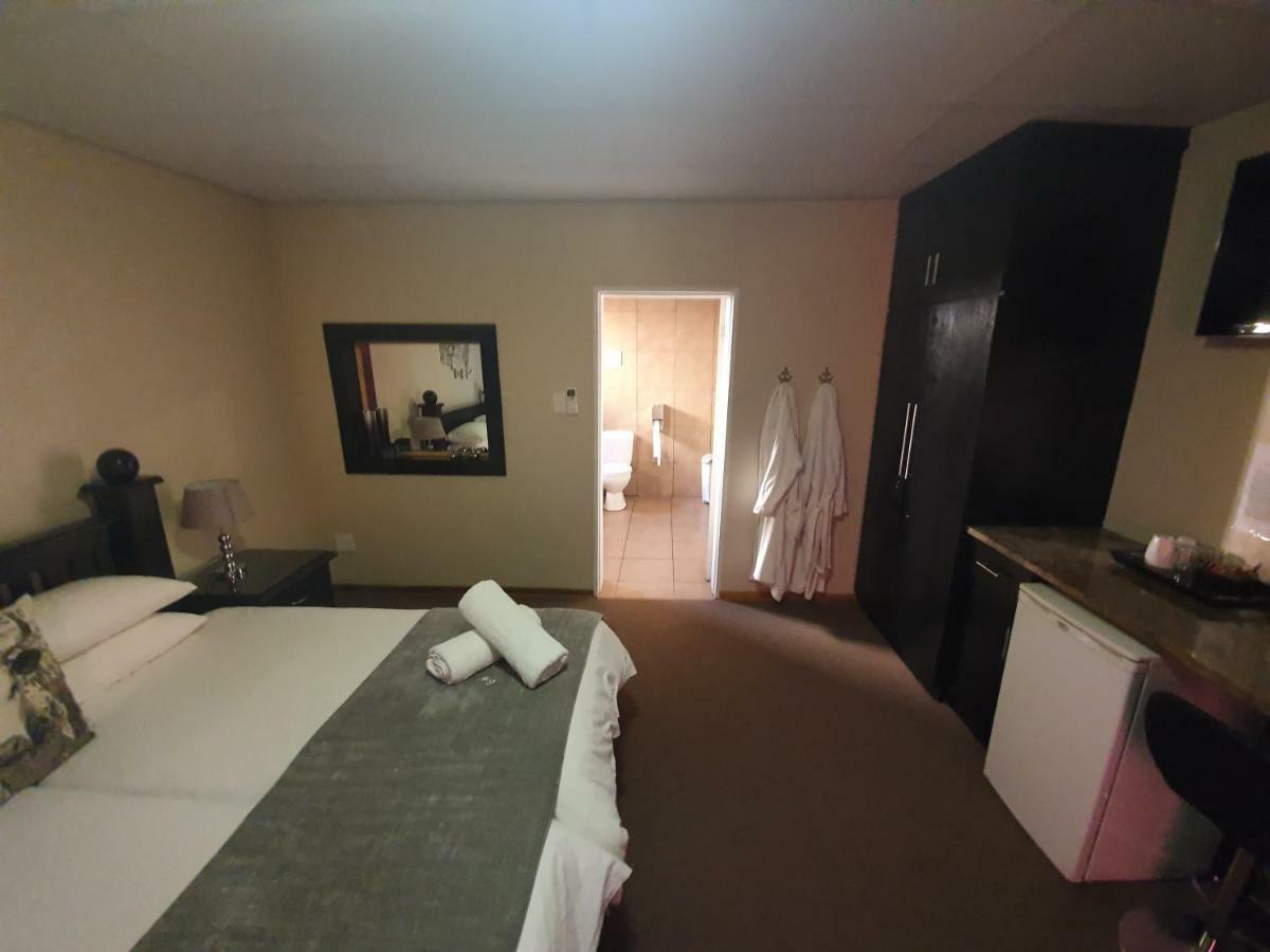 Leach Lodge Kuruman Εξωτερικό φωτογραφία