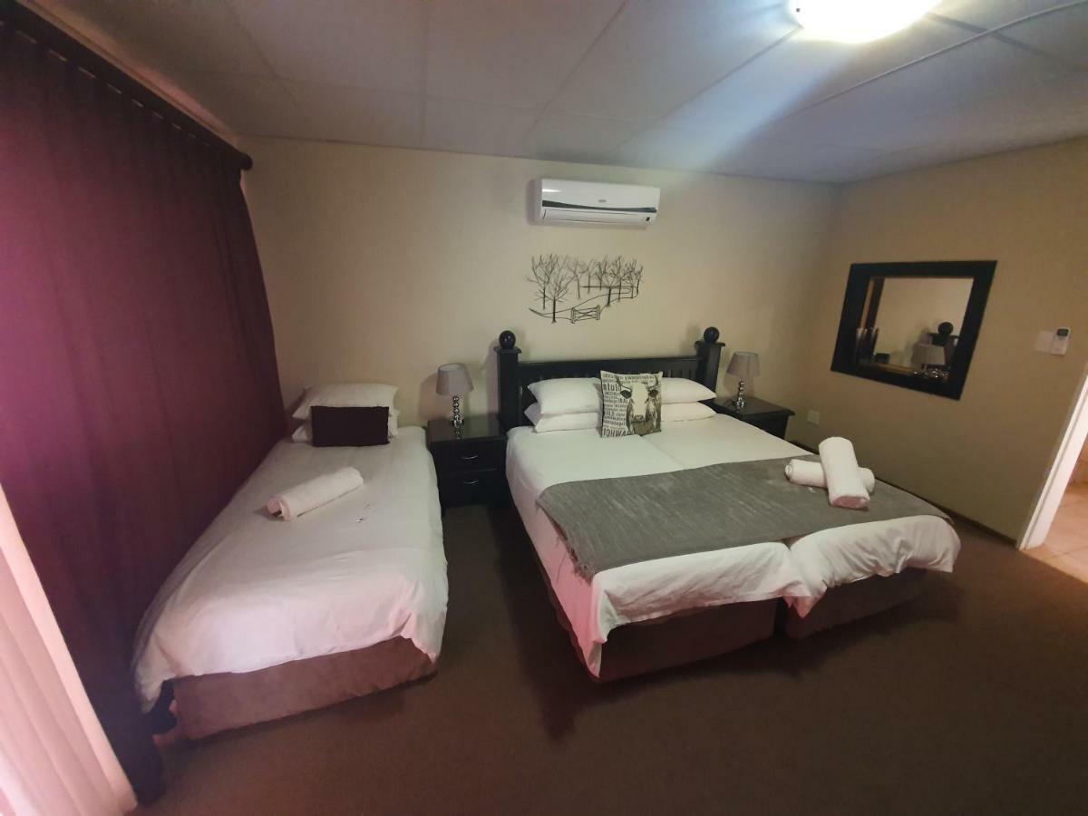 Leach Lodge Kuruman Εξωτερικό φωτογραφία