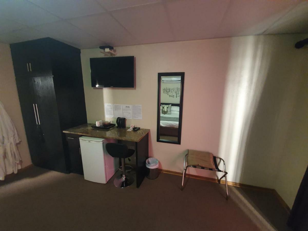 Leach Lodge Kuruman Εξωτερικό φωτογραφία