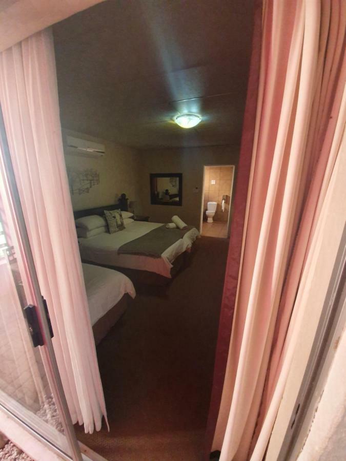 Leach Lodge Kuruman Εξωτερικό φωτογραφία