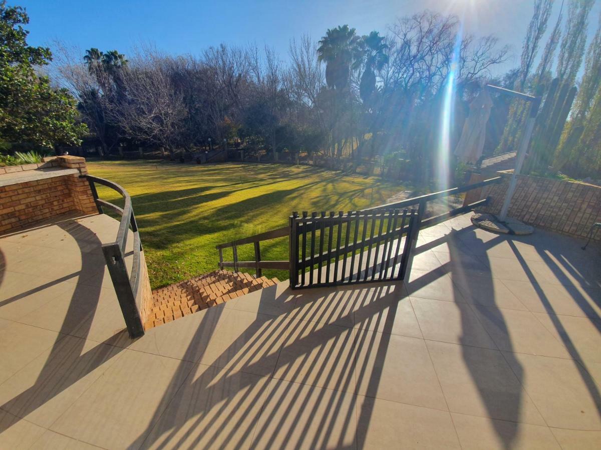 Leach Lodge Kuruman Εξωτερικό φωτογραφία