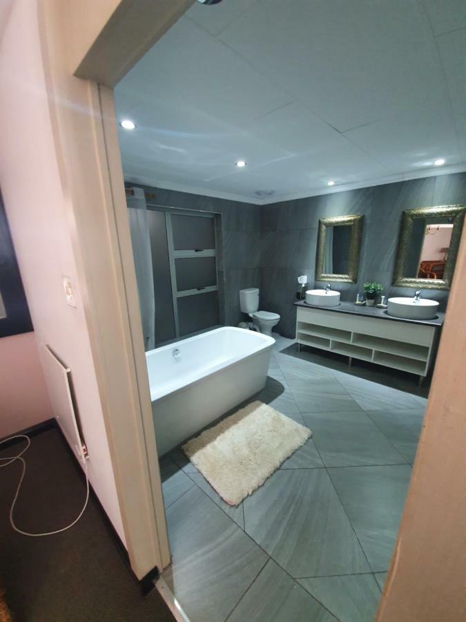 Leach Lodge Kuruman Εξωτερικό φωτογραφία
