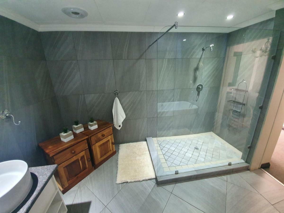 Leach Lodge Kuruman Εξωτερικό φωτογραφία