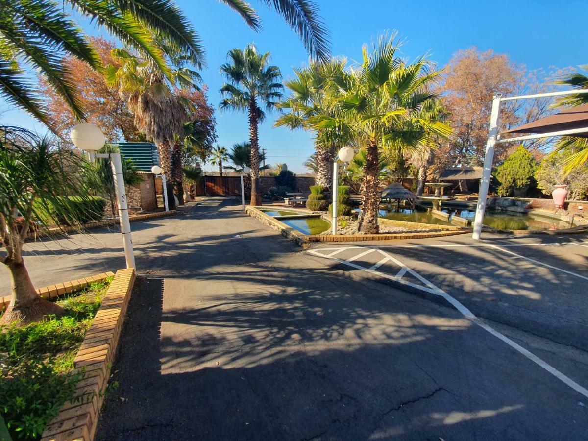Leach Lodge Kuruman Εξωτερικό φωτογραφία