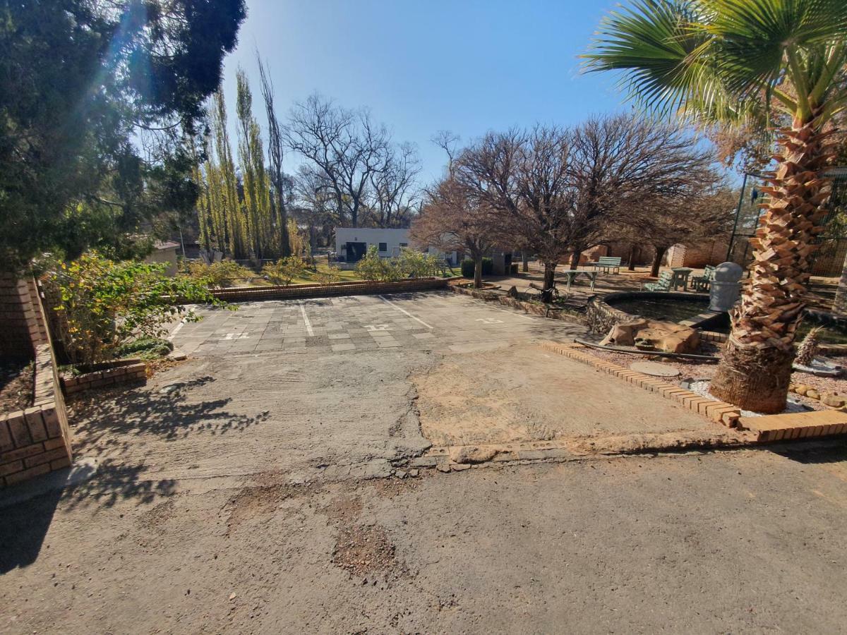 Leach Lodge Kuruman Εξωτερικό φωτογραφία