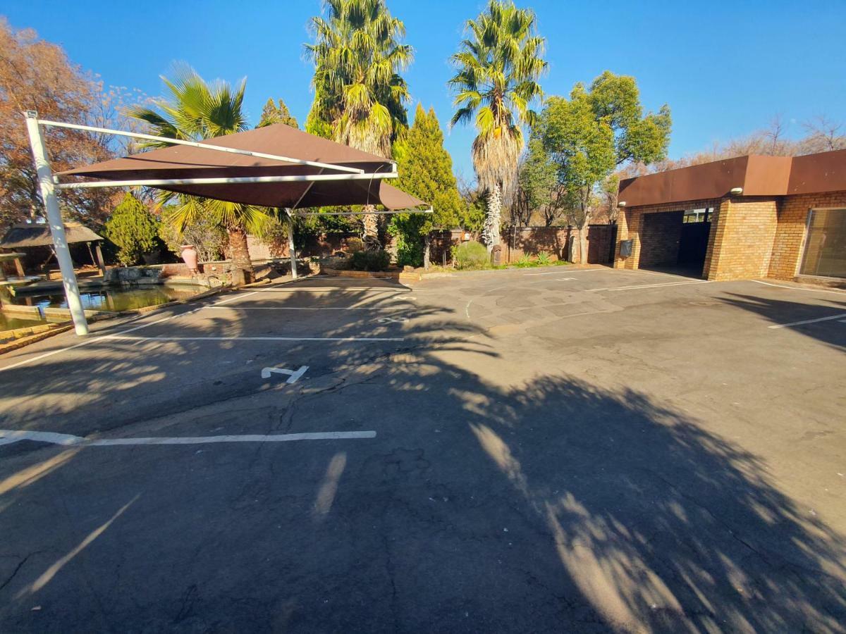 Leach Lodge Kuruman Εξωτερικό φωτογραφία