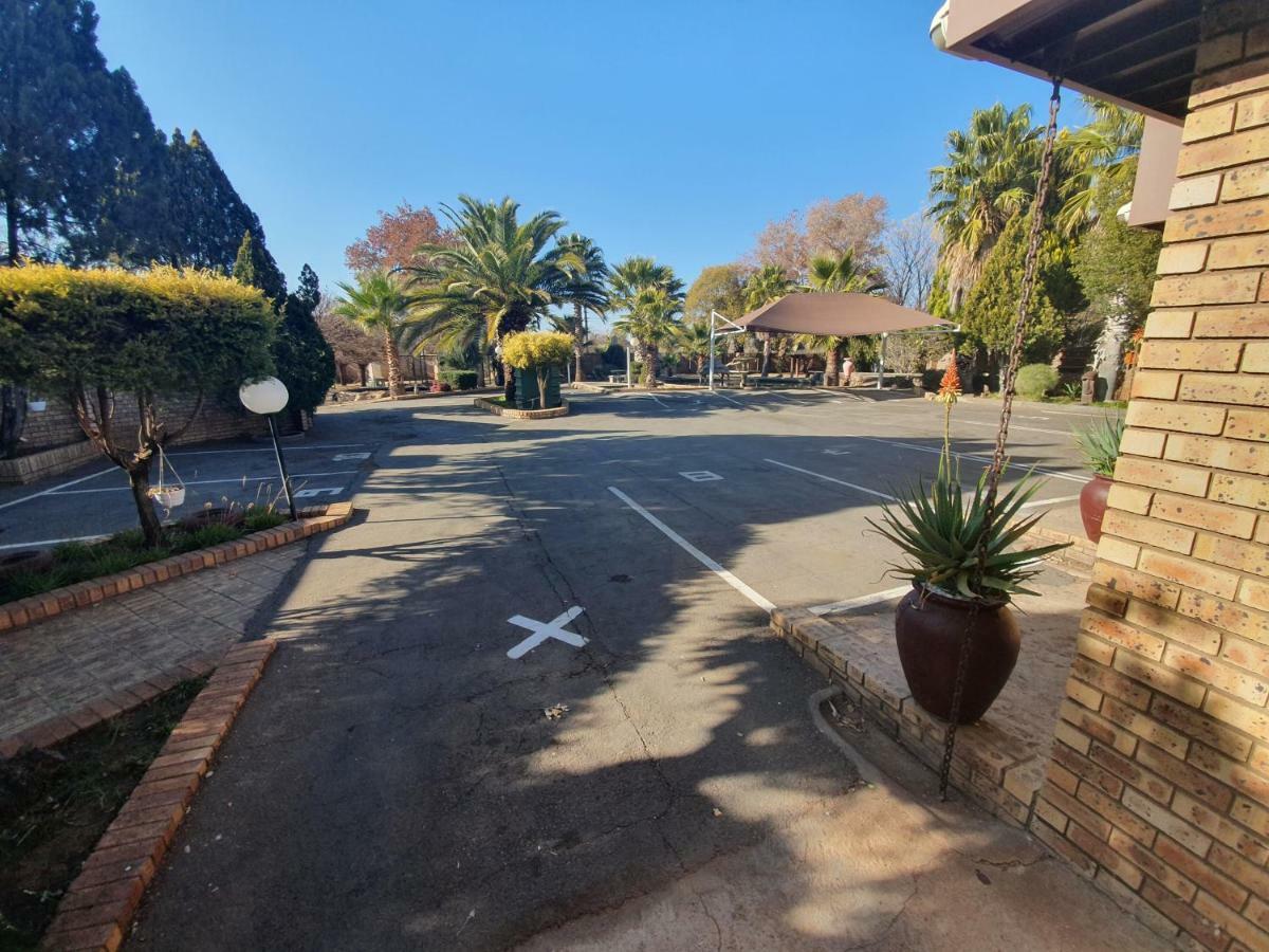 Leach Lodge Kuruman Εξωτερικό φωτογραφία