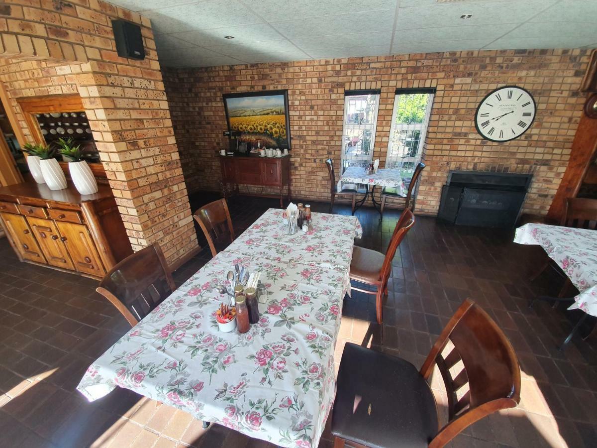Leach Lodge Kuruman Εξωτερικό φωτογραφία